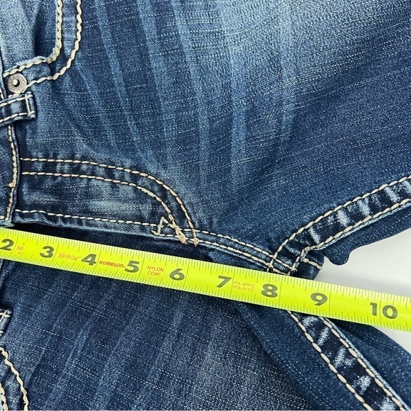 Silver Women’s SUKI Blue Jean Capris Sz 28 (5/6) Distressed Pockets Medium Wash - Picture 12 of 14